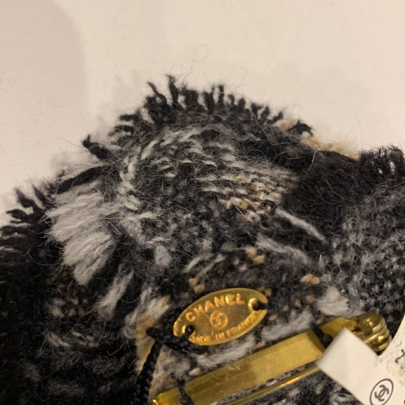 RARE 🦄 CHANEL🖤New Tweed Frayed Fray Raw Edge Camellia Flower Floral Brooch Pin - Picture 10 of 16